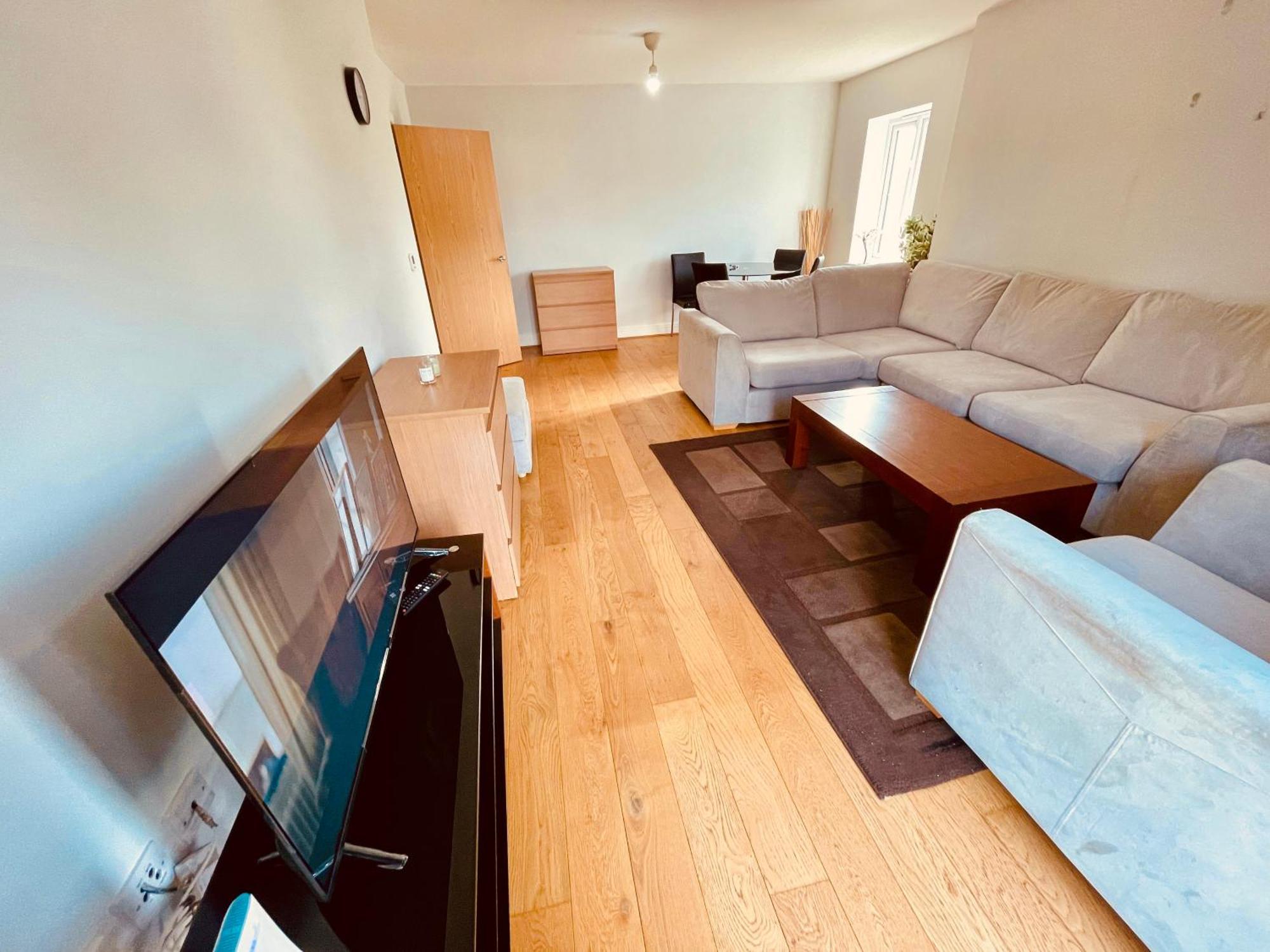2 Bed Luxury Flat Nxt To Station Appartamento *